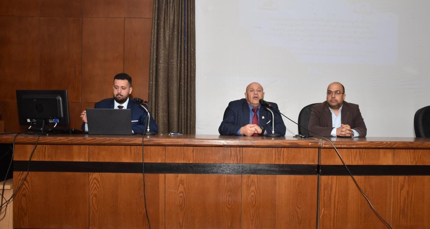 ندوة علمية في قسم التسويق