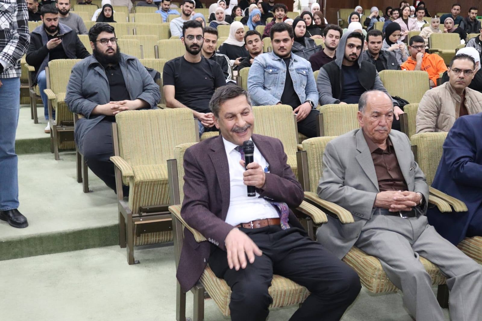جلسة نقاشية لأساتذة قسم الاقتصاد في كلية الاعمال حول التحديات الاقتصادية الراهنة