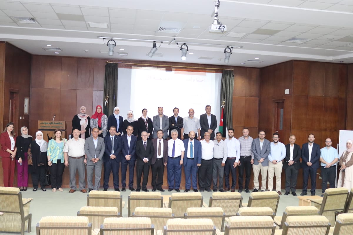 كلية الأعمال تعقد اجتماعها الاول للعام الجامعي مع الكادر الاكاديمي 