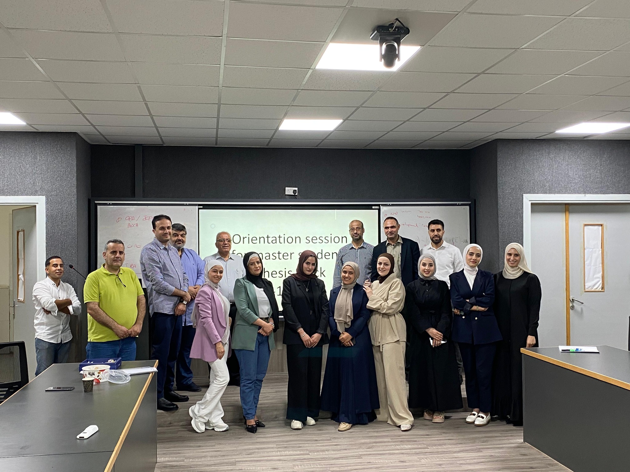 نظّم قسم المحاسبة في كلية الأعمال ورشة إرشادية لطلبة برنامج الماجستير الذين تم تحويلهم من مسار الشامل إلى مسار الرسالة