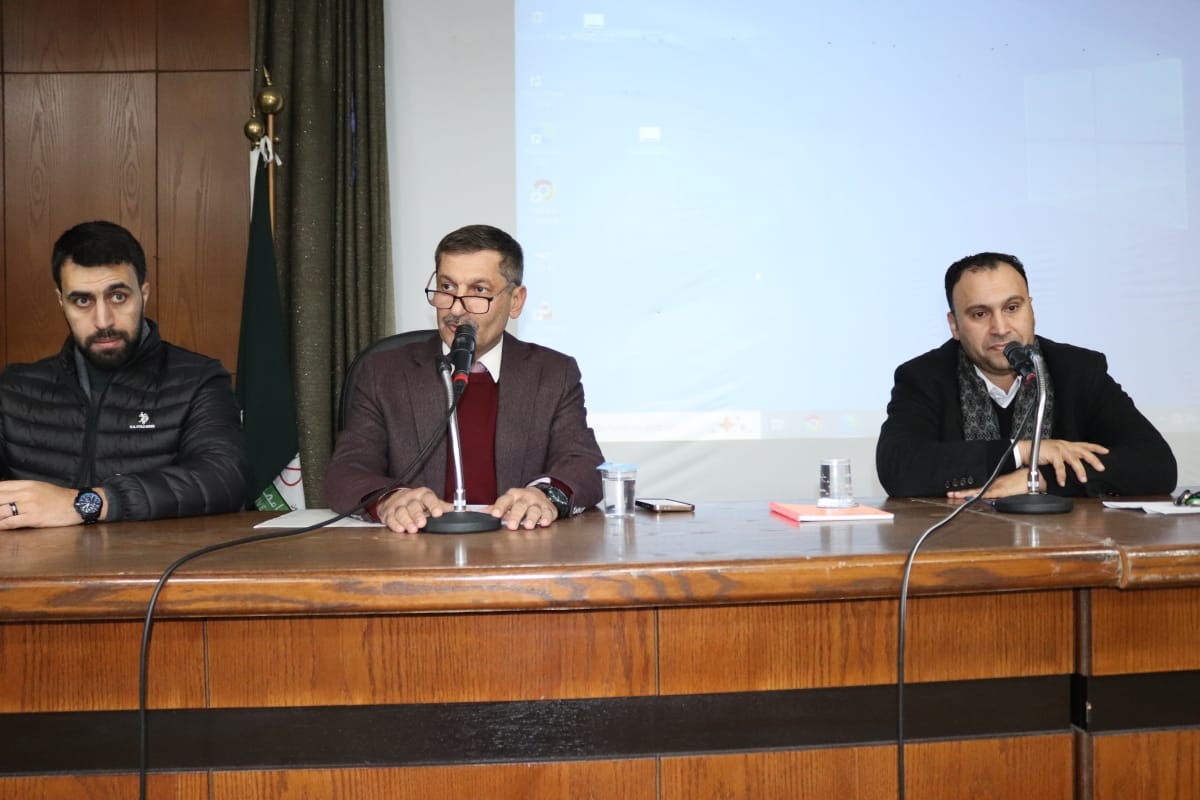 عميد كلية الأعمال يلتقي الطلبة المتوقع تخرجهم في لقاء مفتوح