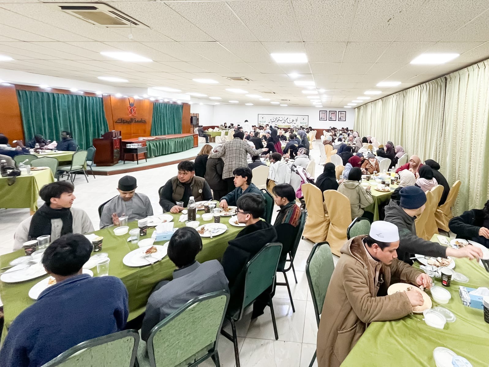 قسم المحاسبة في كلية الأعمال بجامعة اليرموك ينظم إفطارًا جماعيًا للطلبة الوافدين