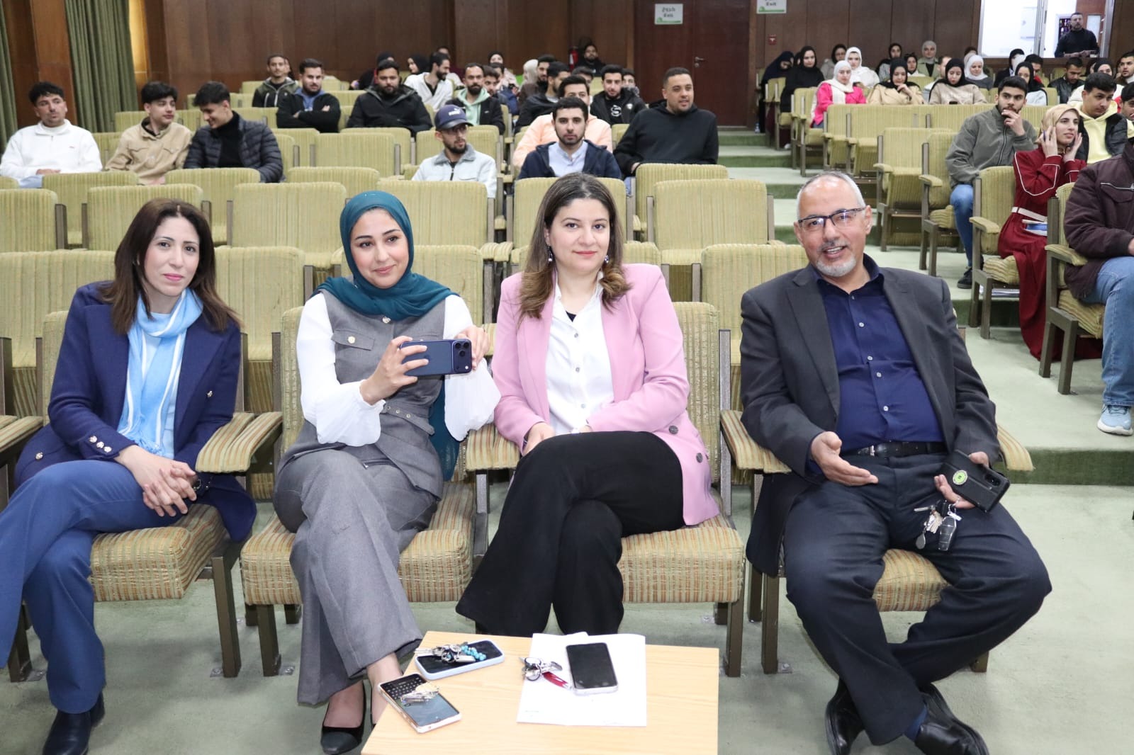 ندوة علمية في قسم التسويق نظّم قسم التسويق في كلية الأعمال في جامعة اليرموك ندوة بعنوان "الجاهزية لسوق العمل"