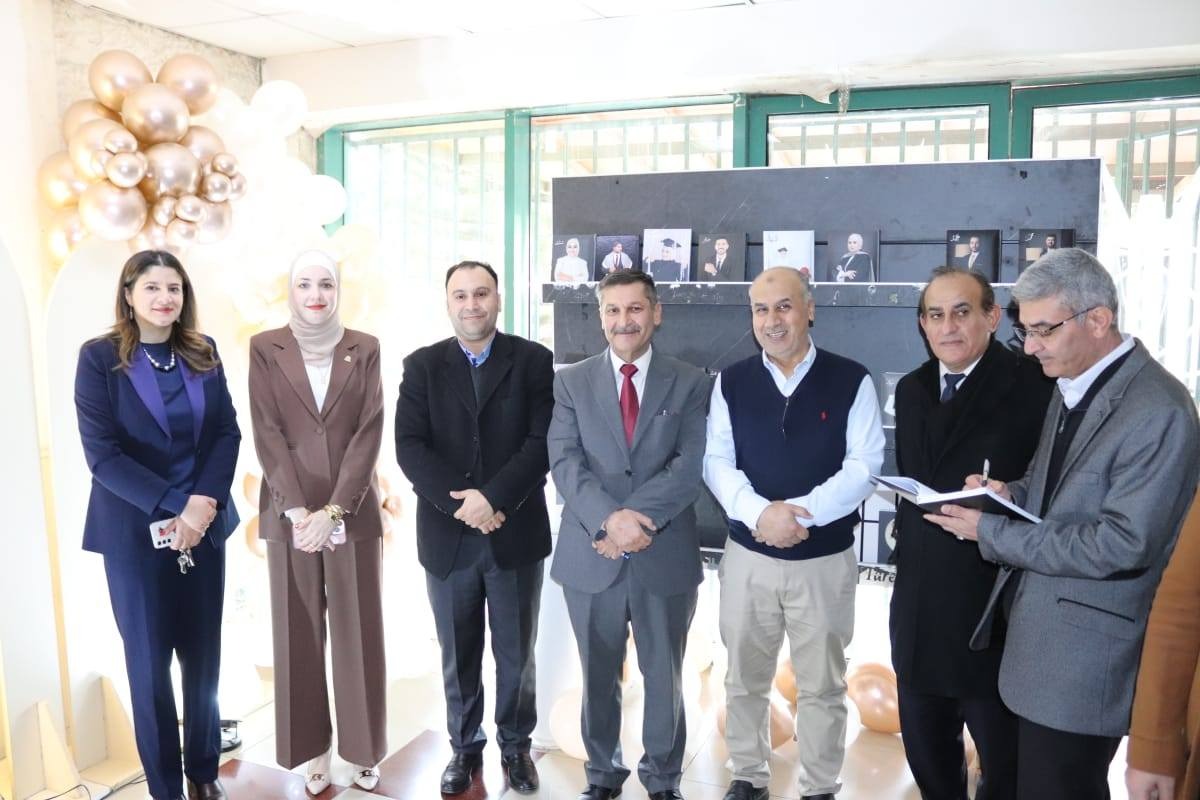 عميد كلية الاعمال الاستاذ الدكتور يحيى ملحم يشارك الطلبة حفل افتتاح دفاتر الخريجين